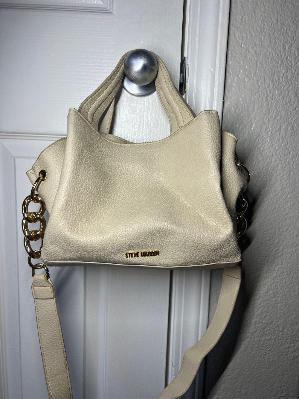 Steve Madden Cream Pebbled Leather Shoulder Bag with Gold Chain